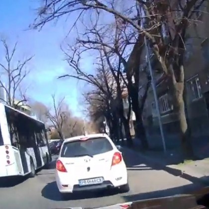 Шофьор на автобус от градския транспорт в Пловдив предприе опасно