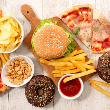 Експертите настояват СЗО да признае употребата на нездравословна храна за