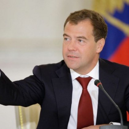 Бившият руски президент Дмитрий Медведев заплаши днес с пълно поражение
