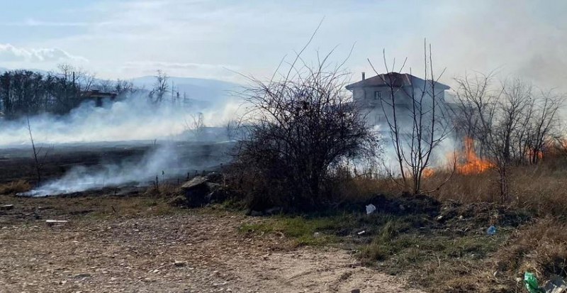 За броени дни големи пожари в Пловдивско притесниха местните жители.