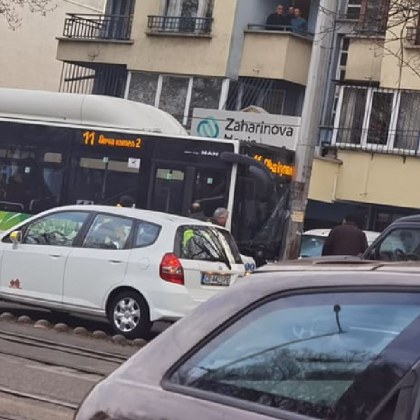 Инцидент с автобус от градския транспорт стана тази сутрин в