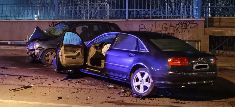 Тежка катастрофа между две коли във Варна СНИМКА