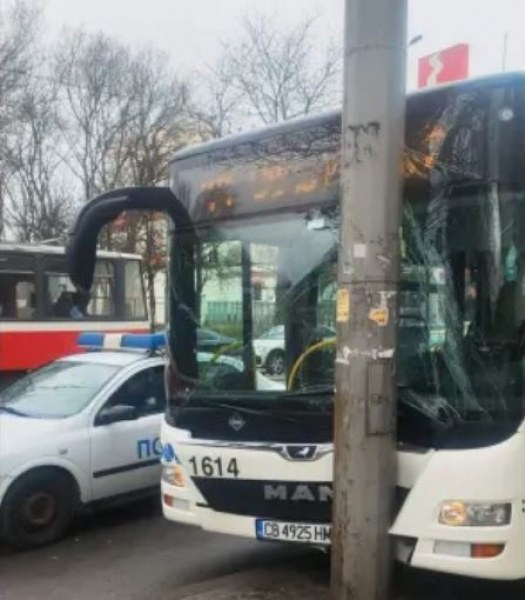 Жена е пострадала след инцидента с автобус в София
