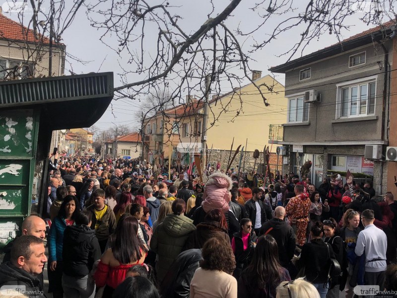 Кукери гониха злите сили в Пловдивско! Стотици отпразнуваха Заговезни