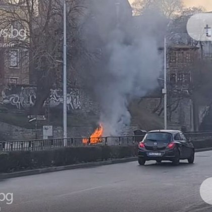Лек автомобил избухна в пламъци тази сутрин в Пловдив Инцидентът