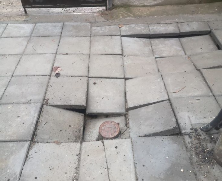Тротоар на улица в Русе пропадна след ремонт. Преди по-малко