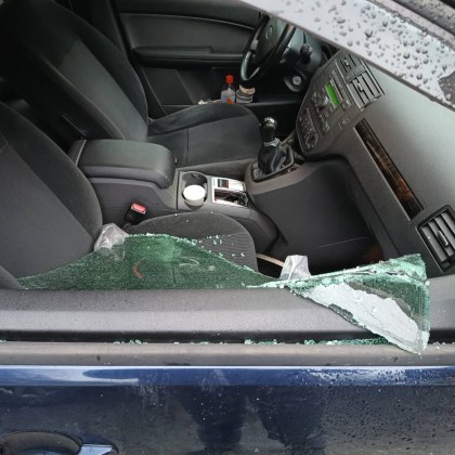 Жена завари колата си с разбито стъкло Посегателството над чужда