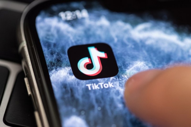 TikTok ограничава непълнолетните да ползват приложението 1 час на ден