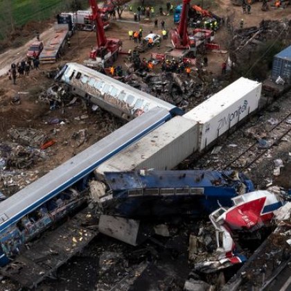 Двамата пострадали българи в тежката влакова катастрофа в Гърция се
