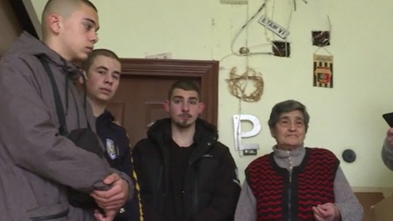 Пловдивски ученици спасиха жена от пожар