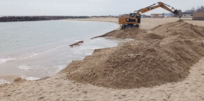 Багер копае плажа наш популярен курорт СНИМКИ - glasnews.bg