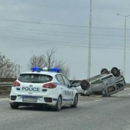 Тежък инцидент е станал днес в Пловдив Кола се е обърнала