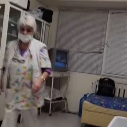 Майка на 17 дневно бебе настанено за лечение в Първо детско