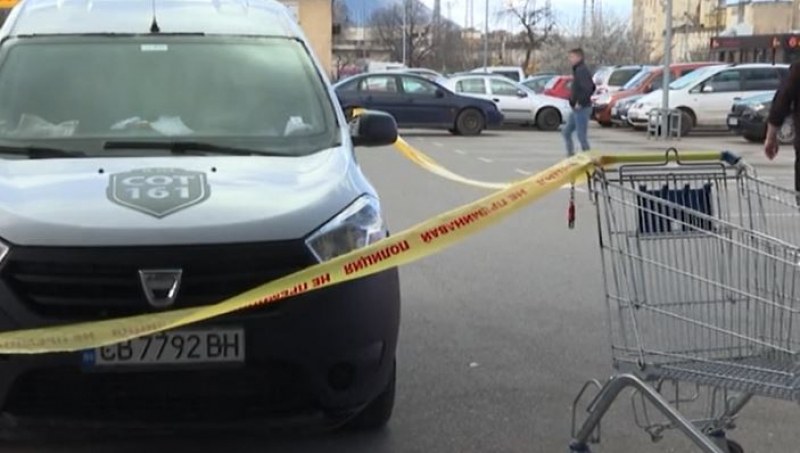 Обирът на инкасото във Враца: Издирват два френски автомобила