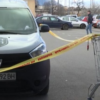 Обирът на инкасото във Враца: Издирват два френски автомобила