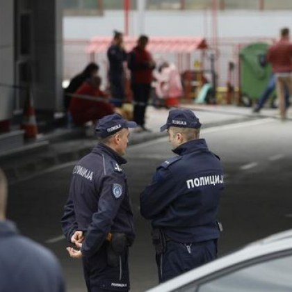 Двама маскирани нахлуха в кафене на бензиностанция в белградския квартал