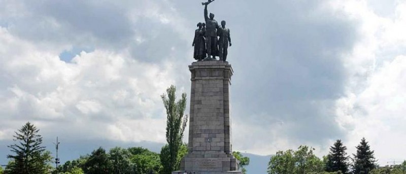 СОС иска държавата да премести Паметника на Съветската армия
