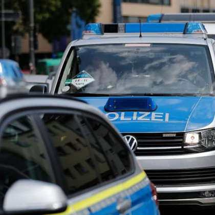 Полицията в Германия провежда операция на мястото на предполагаемо вземане
