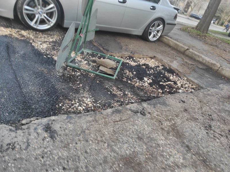 Живущи на улица в Русе останаха озадачени от извършен ремонт.