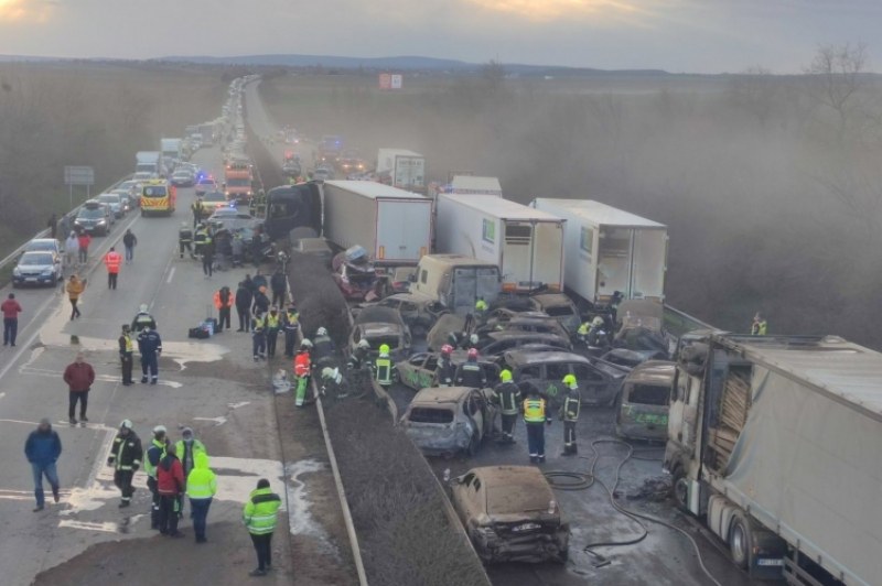 Тежка катастрофа с над 40 коли и камиони в Унгария, наш шофьор се е разминал