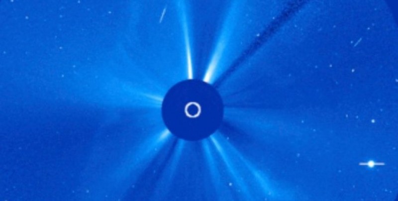 НАСА регистрира необичайно изхвърляне на плазма на Слънцето. Има ли заплаха за Земята?
