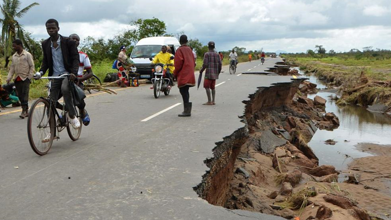 Циклонът Фреди отново връхлетя Мозамбик и донесе там проливни дъждове