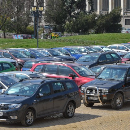 Драстично поскъпване на автомобилите през лятото прогнозират търговците Причината е