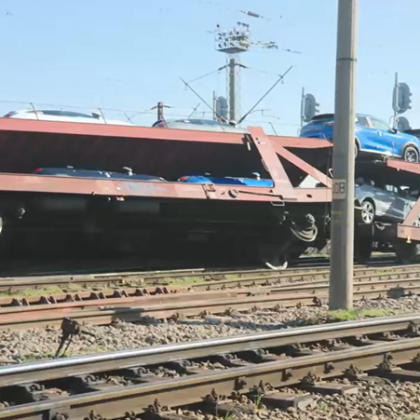 Дванайсет души пострадаха след сблъсък между пътнически влак пътуващ по
