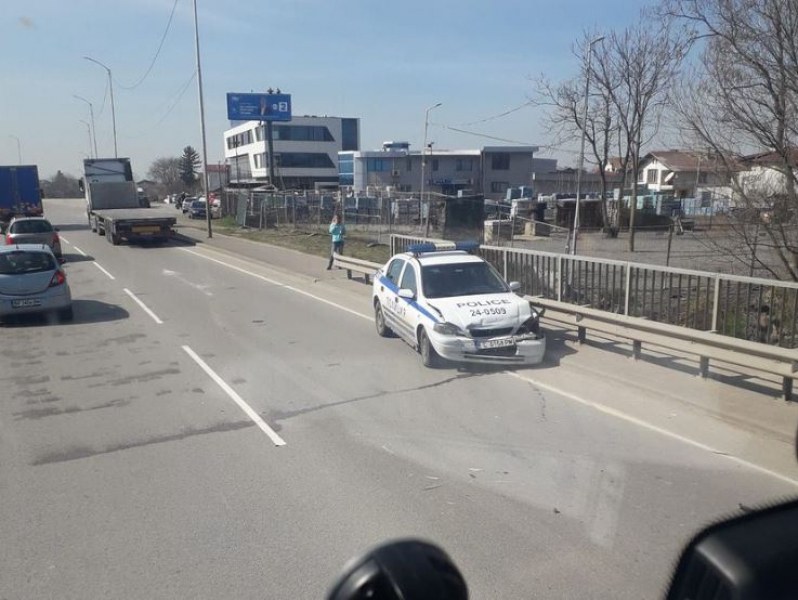 Полицейски автомобил е катастрофирал днес в София. Инцидентът е станал