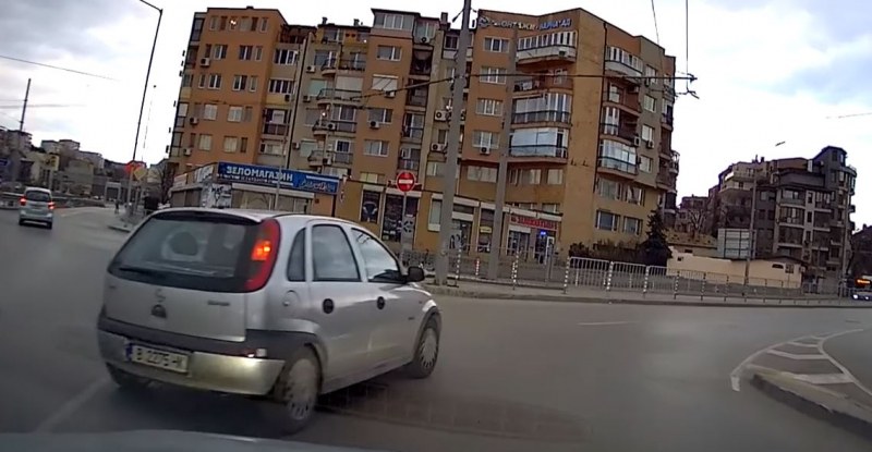 Поредно нарушение на шофьор във Варна. Водачка на автомобил Опрел“