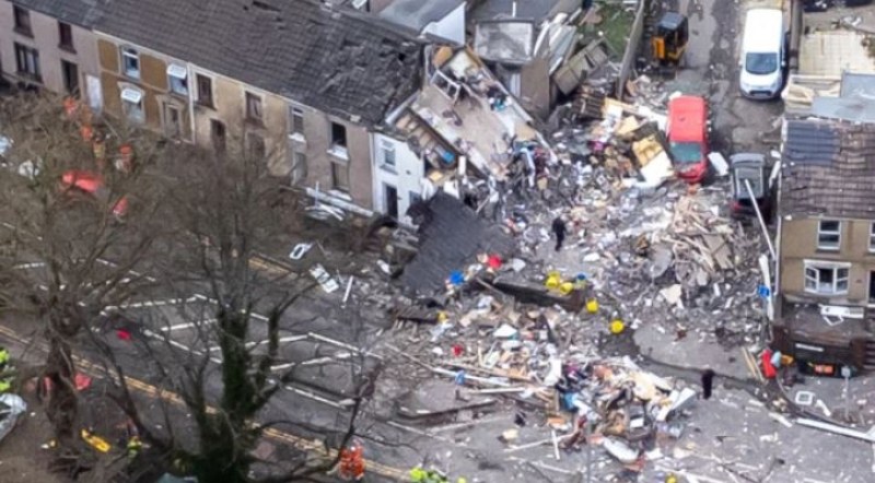 Има загинал след експлозията в къща в Уелс