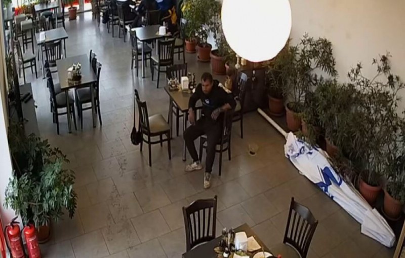 Мъж открадна чанта в ресторант
