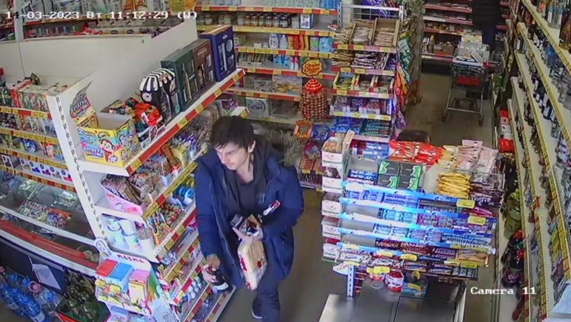 Мъж си взе хляб и уиски от столичен магазин, но 