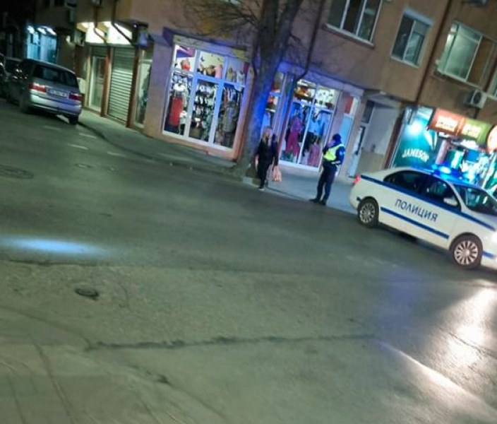 Полицаи затвориха улица в Пловдив, работници си 