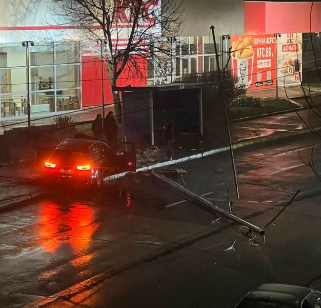 Лек автомобил Ауди“ е катастрофирал тази нощ в София. Колата
