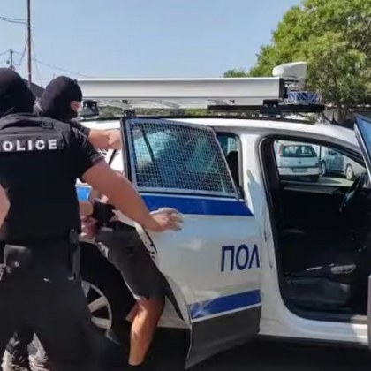 Задържаха четирима по време на наркосделка, двама от тях - непълнолетни