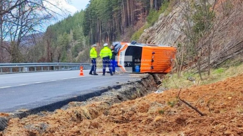 Линейка катастрофира на пътя Банско - Симитли. Инцидентът е станал