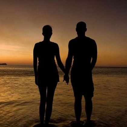 Потребител на социалната мрежа Reddit твърди че той и съпругата