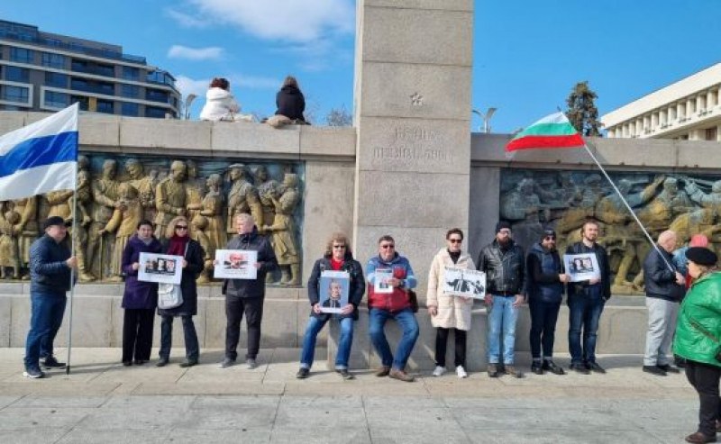 Руснаци протестират в Бургас, искат политическо убежище