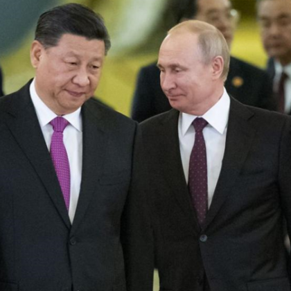Китайският президент Си Дзинпин кацна в Москва. Той е в