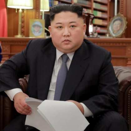 Лидерът на Северна Корея Ким Чен ун призова страната си