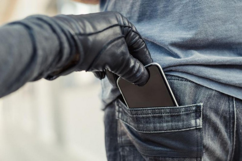 Мъж открадна телефон на гарата в Пловдив