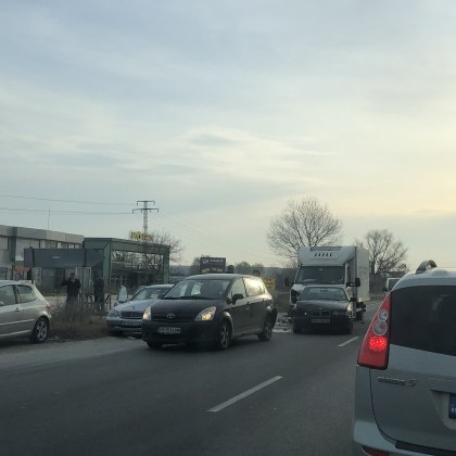 Катастрофа предизвика сериозно задръстване на Околовръстното на Пловдив Ударили са