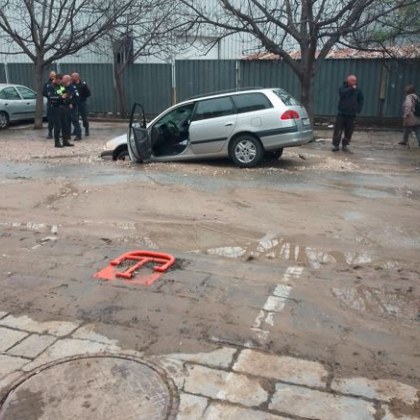 Паркинг в Пловдив е бил наводнен часове след ремонт на