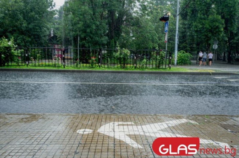 Обявиха жълт код за валежи в Пловдив и още 7 области КАРТА