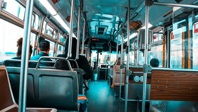 Грозни дейстия са се разиграли в автобус по линията Пловдив-Асеновград.Жена, която крие