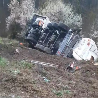 Сблъскаха се камиони на пътя Русе-Бяла, има ранени СНИМКА