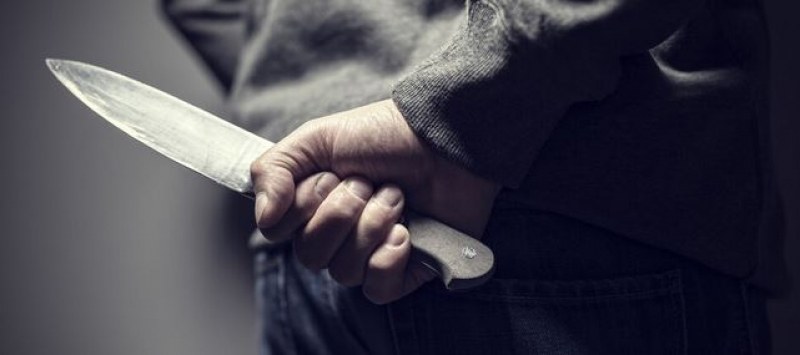 Сириец вилня с нож в Харманли, рани човек