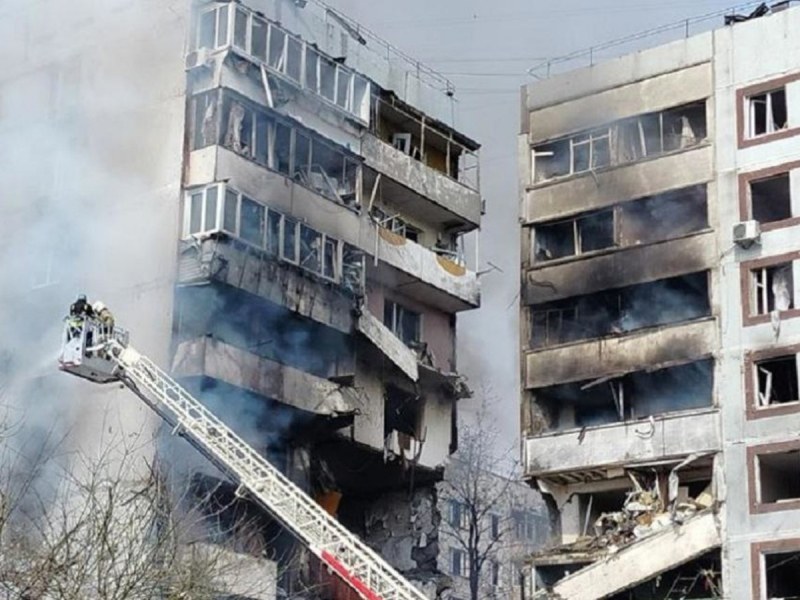 Крилата ракета удари жилищна сграда в Запорожие! Кой я изстреля? ВИДЕО