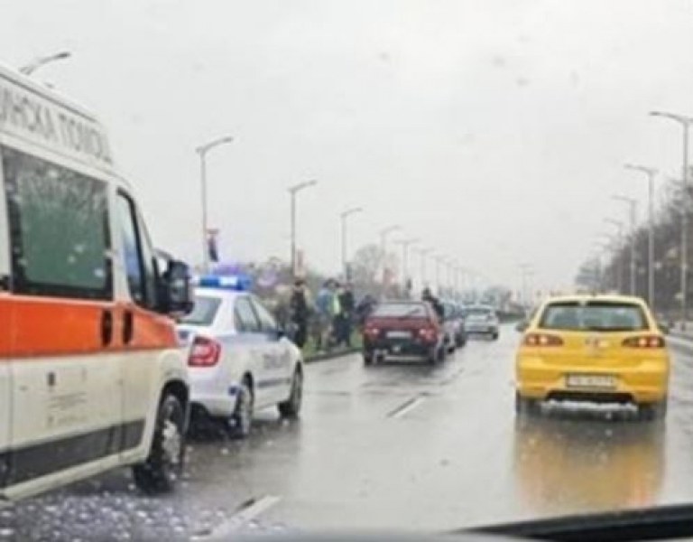 Шофьор се нахвърлил на младежа, причинил верижната катастрофа в Пловдив